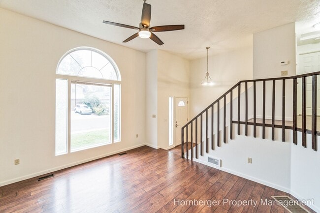 Building Photo - Recently Updated Single Family Home On The...
