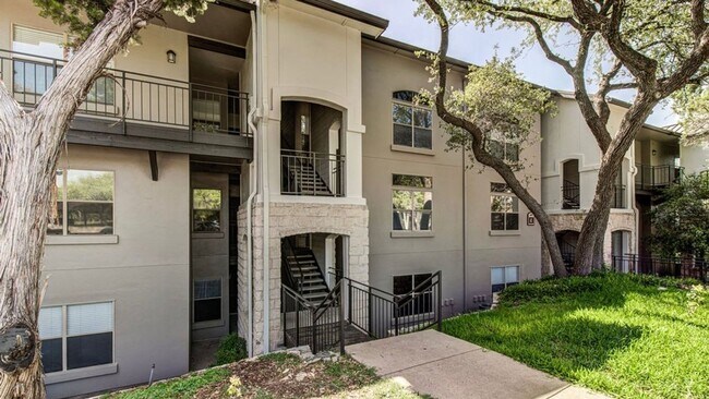 Building Photo - $1,750/mo – 2BR/1BA Condo in Northwest Aus...