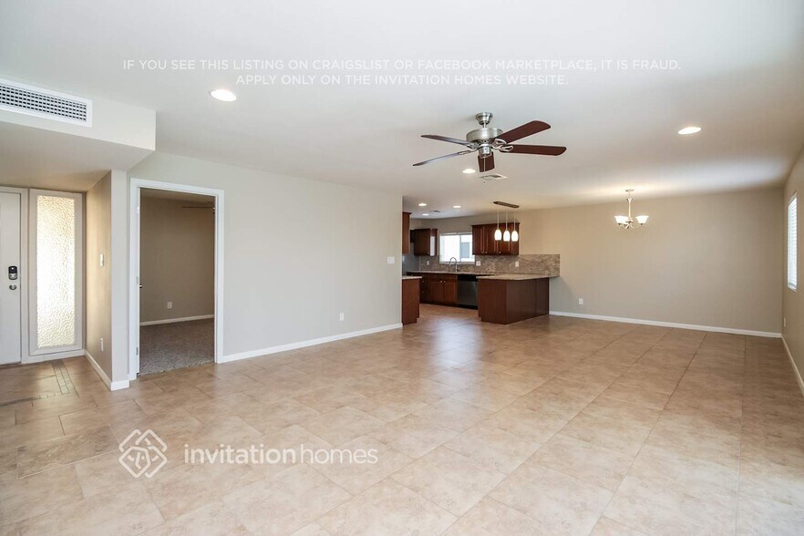 Building Photo - 1821 E La Donna Dr