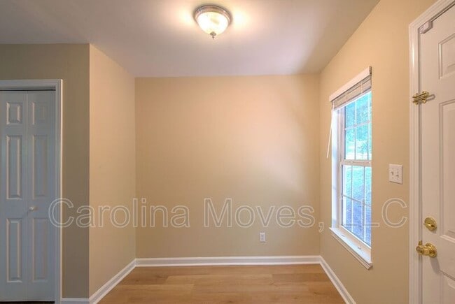 Building Photo - 331 Zach Dr