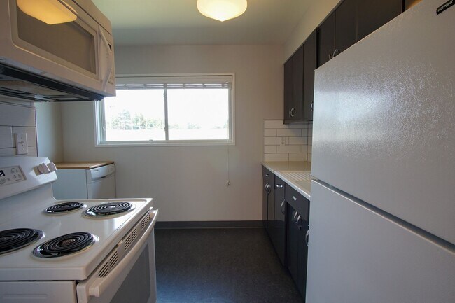 Building Photo - Fabulous Mid-Century Renovated 2Bdr w/Hardwoods, Dishwasher + Pets OK