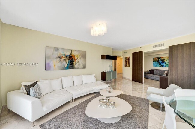 Building Photo - 20281 E Country Club Dr