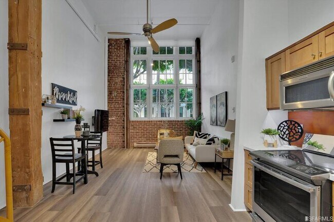 Building Photo - 461 2nd St