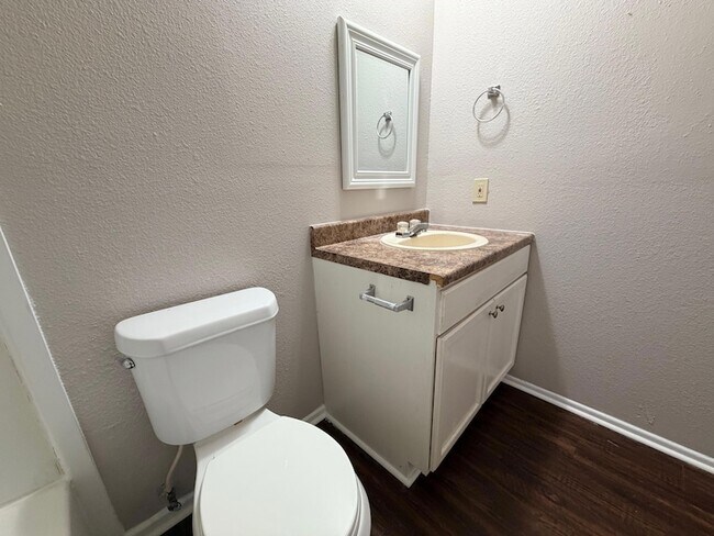 Building Photo - 3302 Salisbury Ave