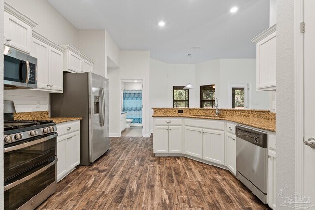 Building Photo - 5810 Red Cedar St