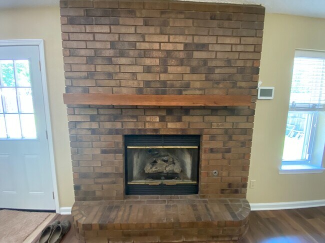 Building Photo - 1619 S Fir Pl