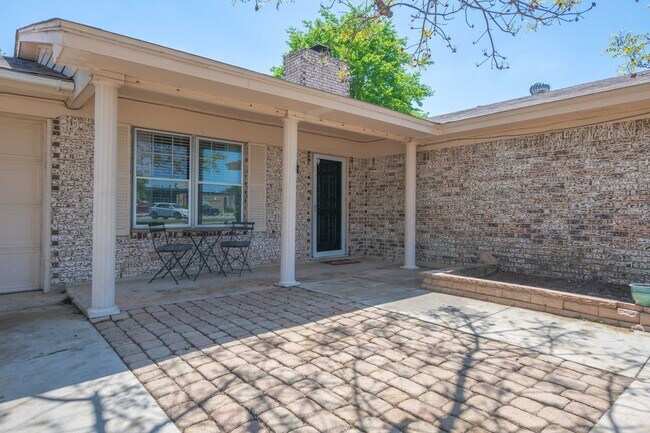 Building Photo - 303 Manning Dr