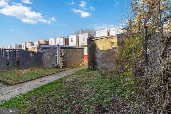 Building Photo - 1929 W Sparks St