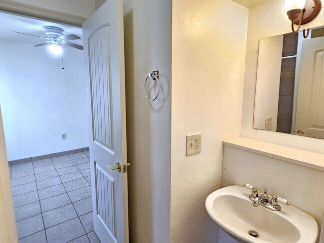 Building Photo - Annual Unfurnished 3 Bedroom 2 Bathroom Home in Nokomis!