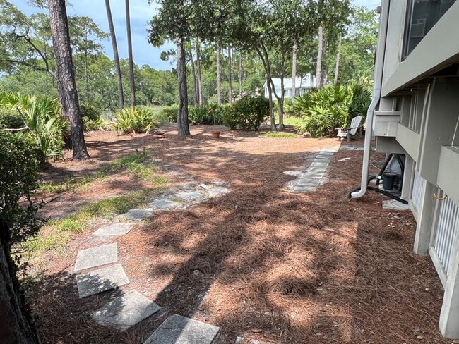 Building Photo - Beautiful Furnished Marsh Front Home - 6 mo Lease Term