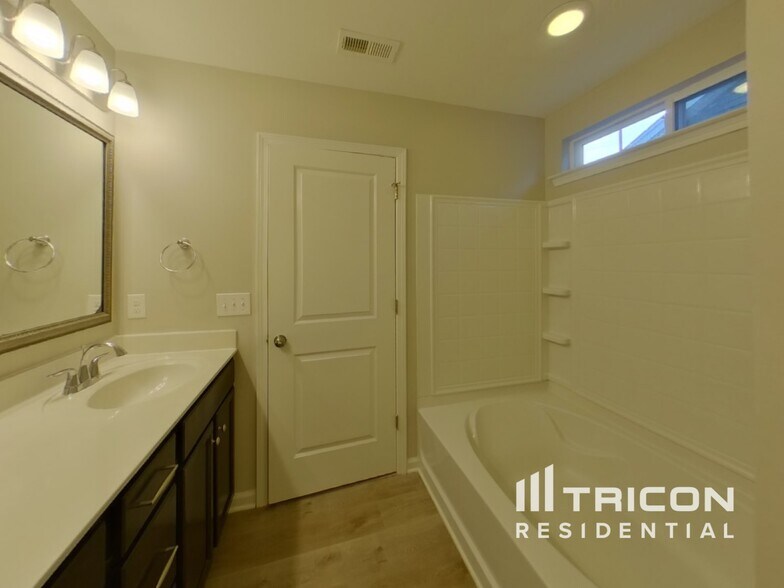 Building Photo - 112 Wainscot Oak Ln