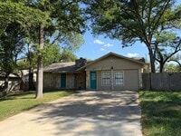 Building Photo - 9405 Newberry Dr