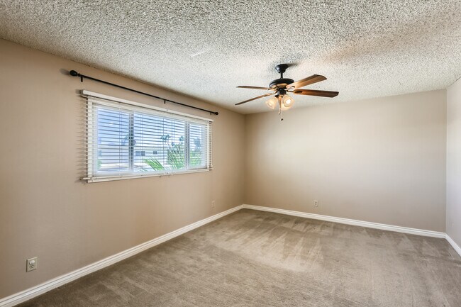 Building Photo - 8476 E Chaparral Rd