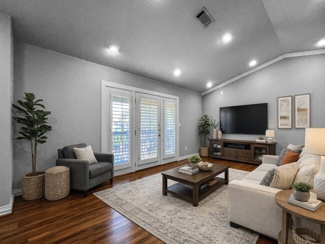 Building Photo - 2BR Townhome w/ Garage, Patio + Pool Access in 75209