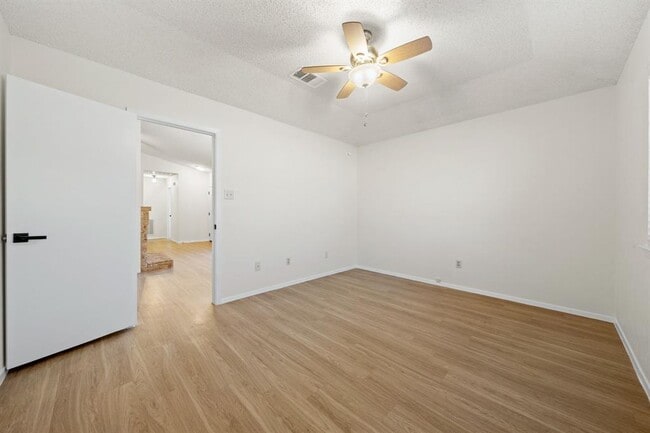 Building Photo - 11604 Norwegian Wood Dr