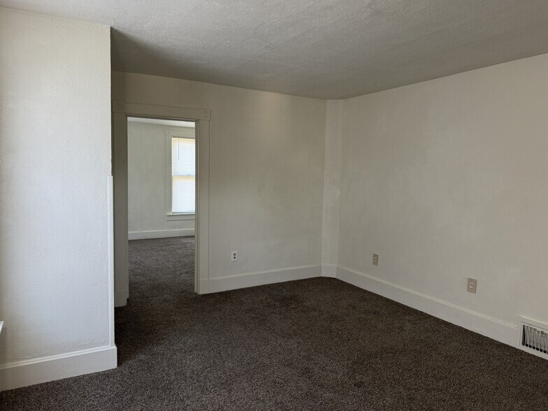 Building Photo - 2325 McKinley Ave