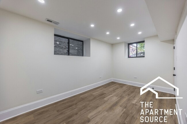 Building Photo - 4638 N Hamilton Ave