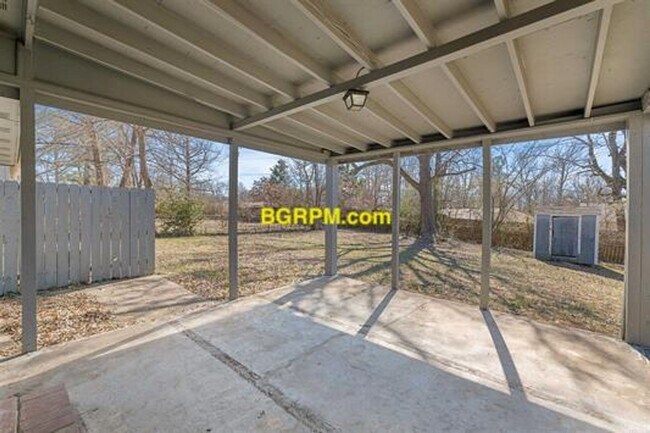 Building Photo - 3 BD 1 BA