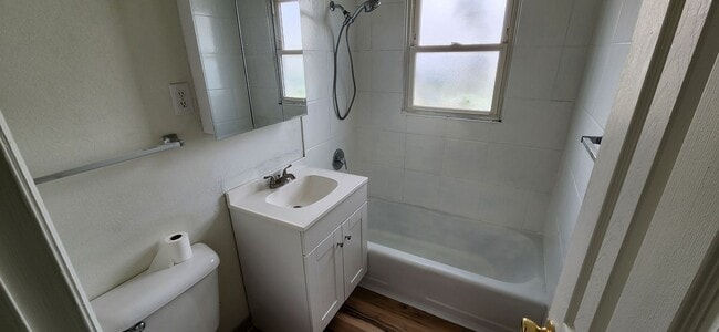 Building Photo - ALL PROSPECTIVE TENANTS MUST SUBMIT A $58 ...
