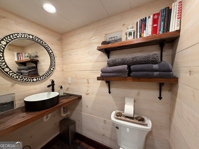 Building Photo - 85 Dixieland Ln