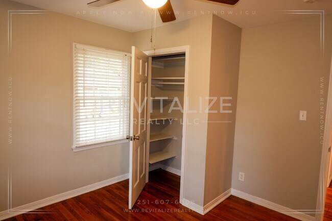 Building Photo - Beautiful 4 Bedroom/2 Bathroom House in Mo...