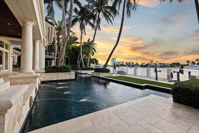 Building Photo - 1313 E Lake Dr