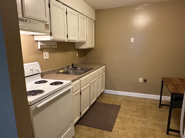 Building Photo - 1392 Summit St