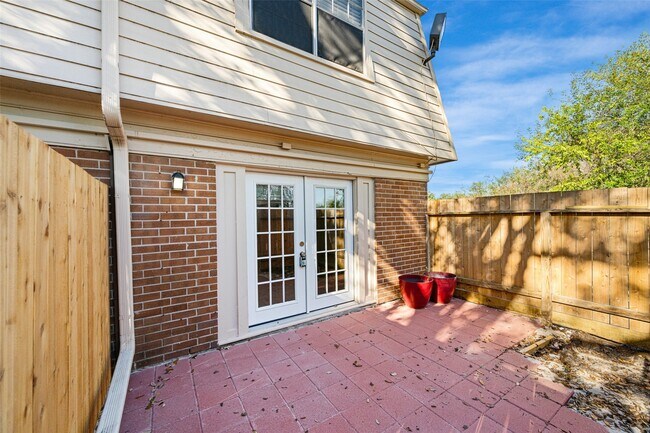 Building Photo - 5204 Arboles Dr