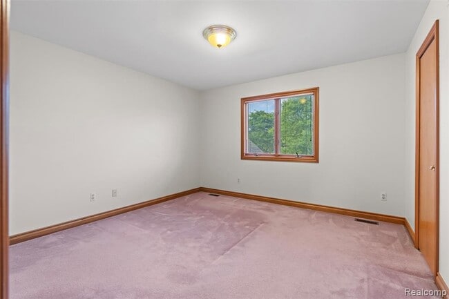 Building Photo - 40387 Emerald Ln E
