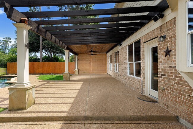 Building Photo - 138 Oriel Oaks Cir