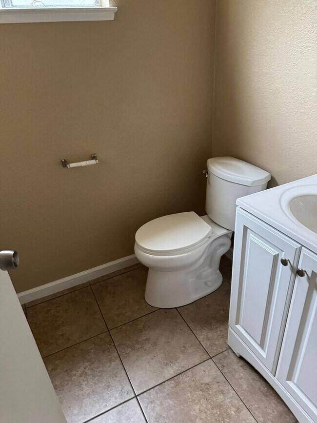 Building Photo - Duplex for Rent in S. Sacramento