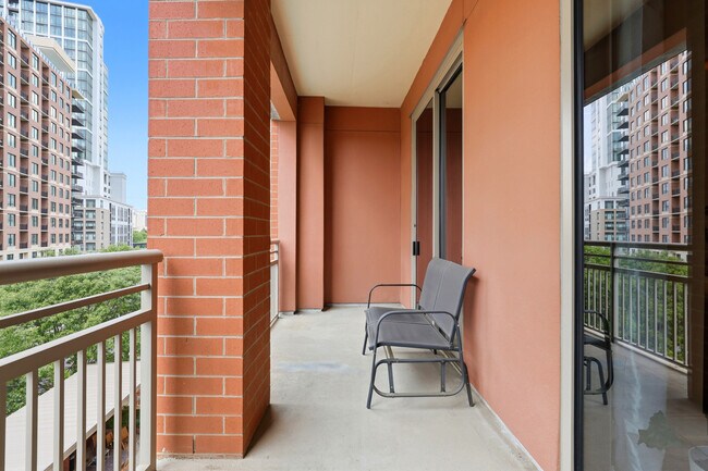 Building Photo - 701 Royal Ct