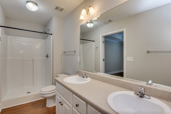 Building Photo - 2037 Dundee Way