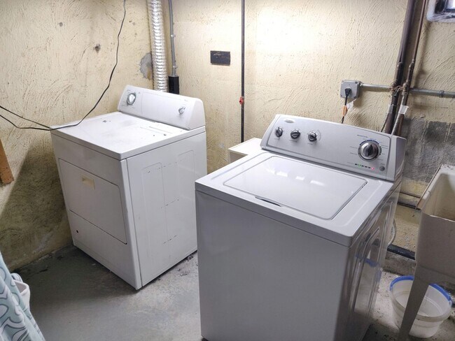 Building Photo - 4-Bedroom Home for Rent in the Heart of Sixteen Acres