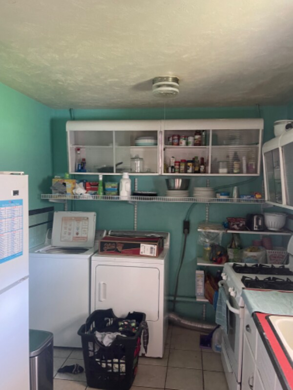 Building Photo - 2414 E 7th St