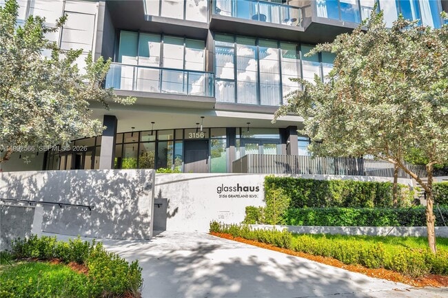 Building Photo - 3156 SW 27th Ave