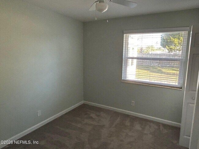 Building Photo - 825 14th Ave N