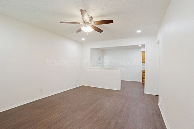 Building Photo - 1829 Ridgewood Rd