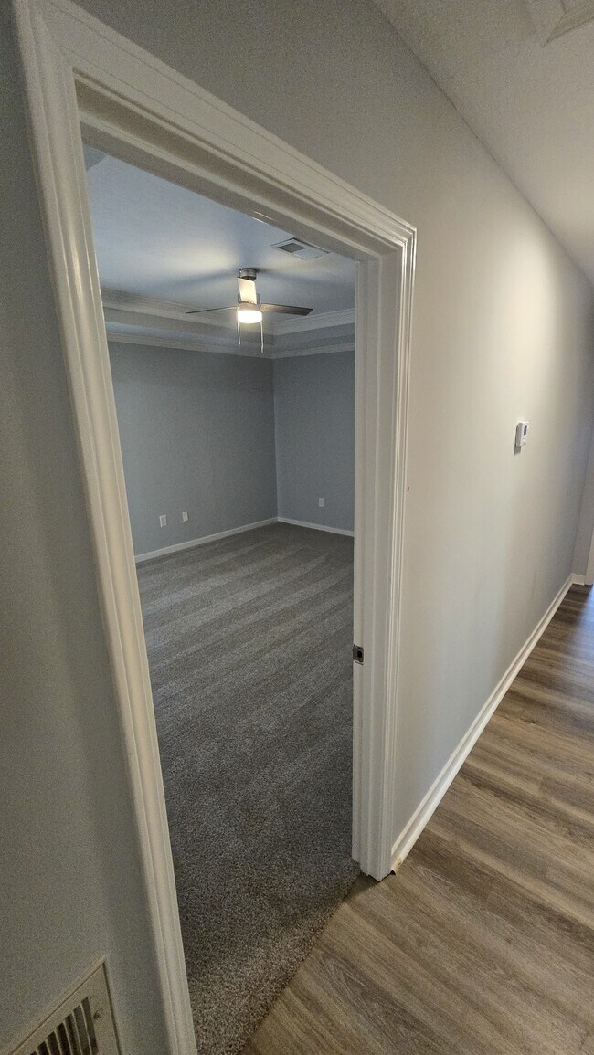 Building Photo - 405 Brentwood Dr
