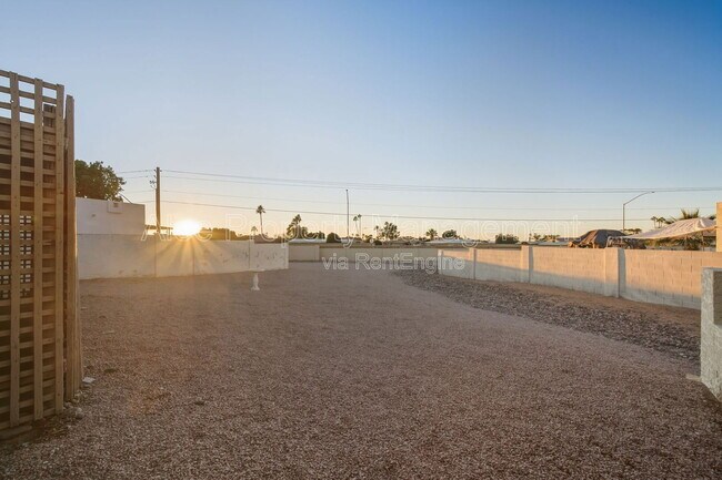 Building Photo - 6120 E Augusta Cir