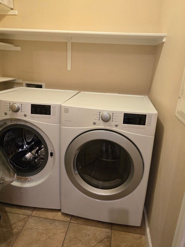 Building Photo - Charming 1-Bedroom 1-Bath Condo in Biltmore Area