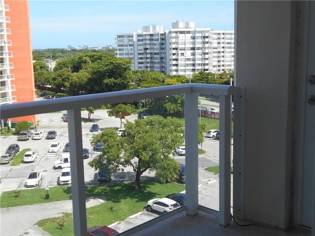 Building Photo - 1301 NE Miami Gardens Dr