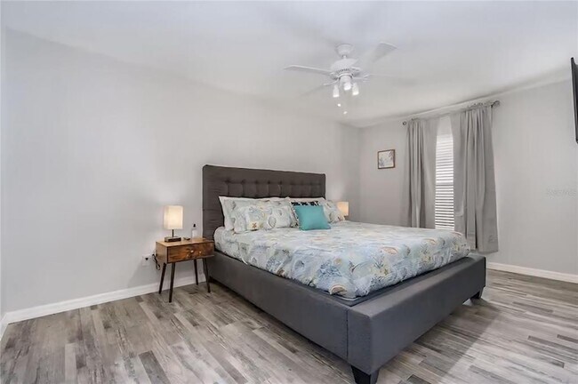 Building Photo - 2705 SW 11th Pl