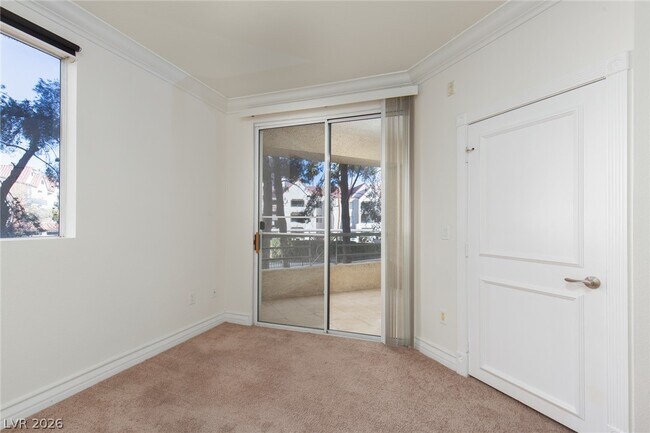 Building Photo - 210 E Flamingo Rd
