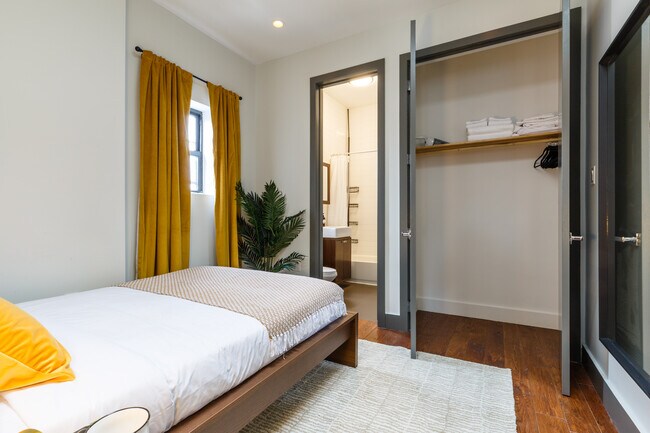 Building Photo - 346 W 52nd St