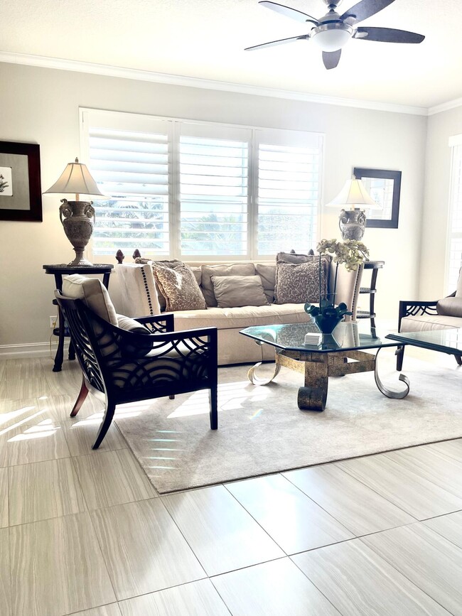 Building Photo - 431 Bay Colony Dr N
