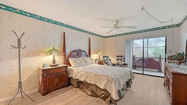 Building Photo - "Charming 2-Bed, 2-Bath Condo Oasis in Bradenton's Heart!"