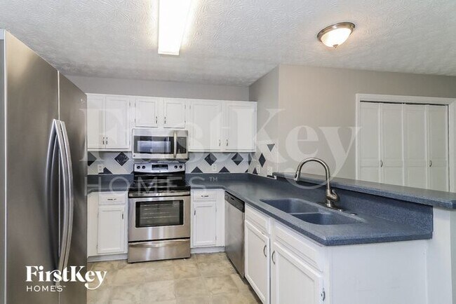 Building Photo - 2066 Arbor Forest Drive Southwest