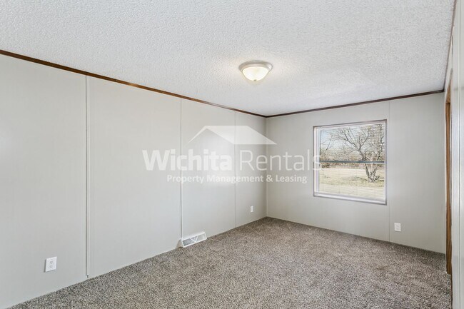 Building Photo - 3315 W Fernwood St