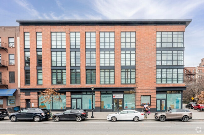 Building Photo - 325 Henry St